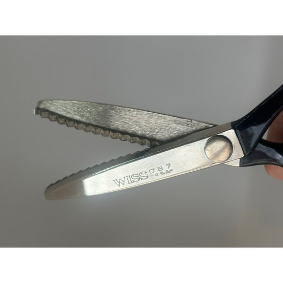 VTG 80s Wiss Pinking Shears Scissors - 7.5" Stainless Steel, Plastic Holder, USA - Picture 6 of 7